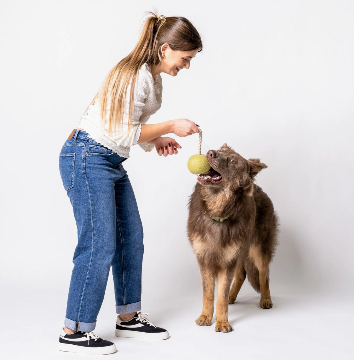 Awoo | Pimento Olive Felt & Rope Tug Toy