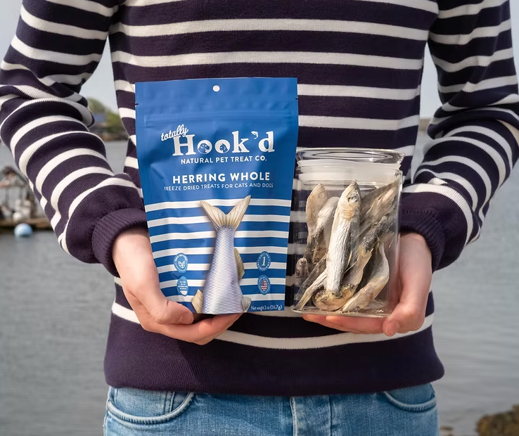 Totally Hook’d | Herring Whole · 2 oz