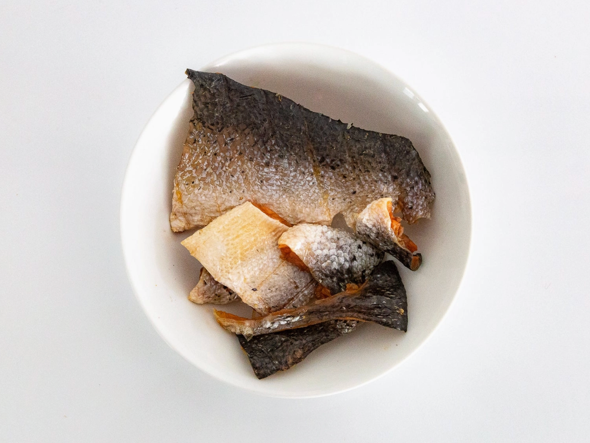 Wild n Fresh | Dehydrated Salmon Skin Twists · 4 oz
